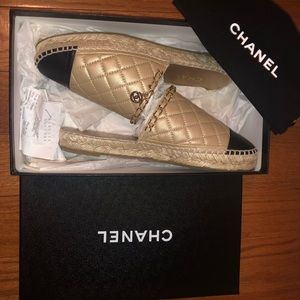 ‼️‼️ SOLD . HOST PICK‼️‼️💗💗Chanel Flats
